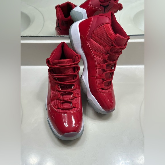 SOLD😃 Authentic NIIKE JORDAN Women’s Mid Top Red PATENT SNEAKERS SZ. 8.5 - Picture 10 of 14